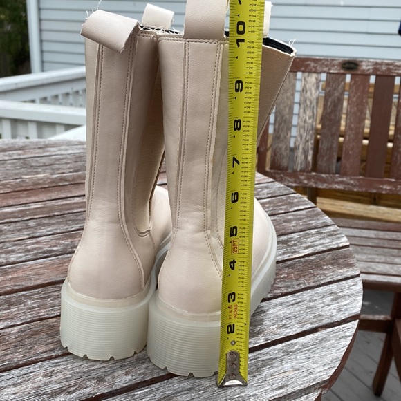 Shein Chelsea boot. Cream, platform bottom pull-on half-calf size 8.5 or 41 - Picture 7 of 7
